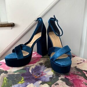 Chic Blue Velvet Platform open toe heels